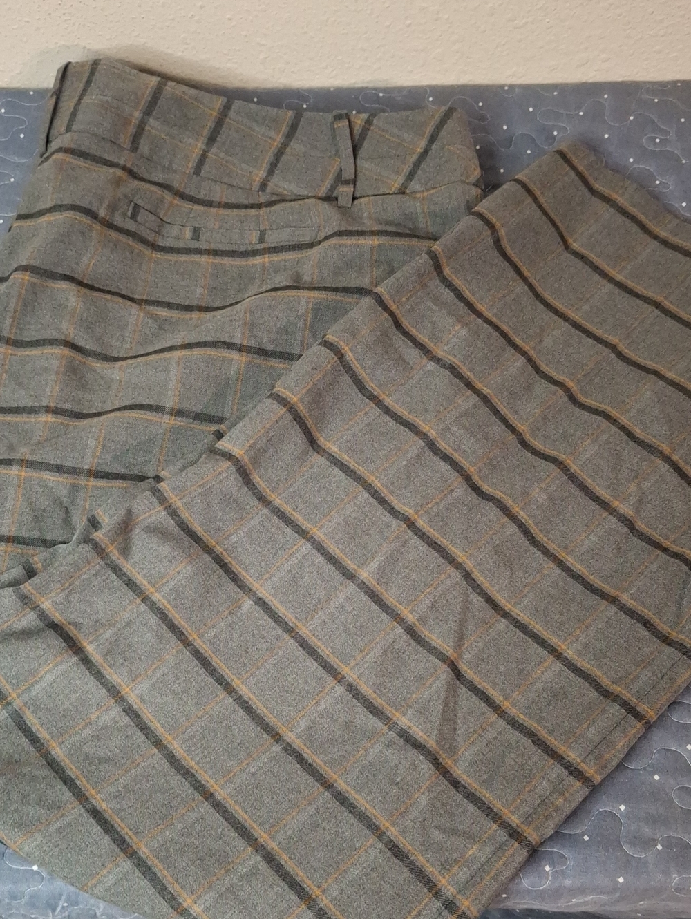 Cato Plaid Trousers in Gray Size 28 Like New